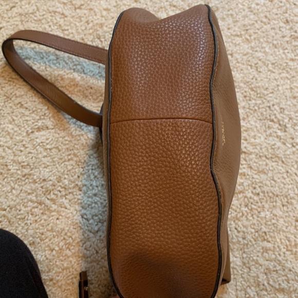 Brand new, never used Vince Camuto  crossbody bag in a beautiful brown leather. - Picture 2 of 7
